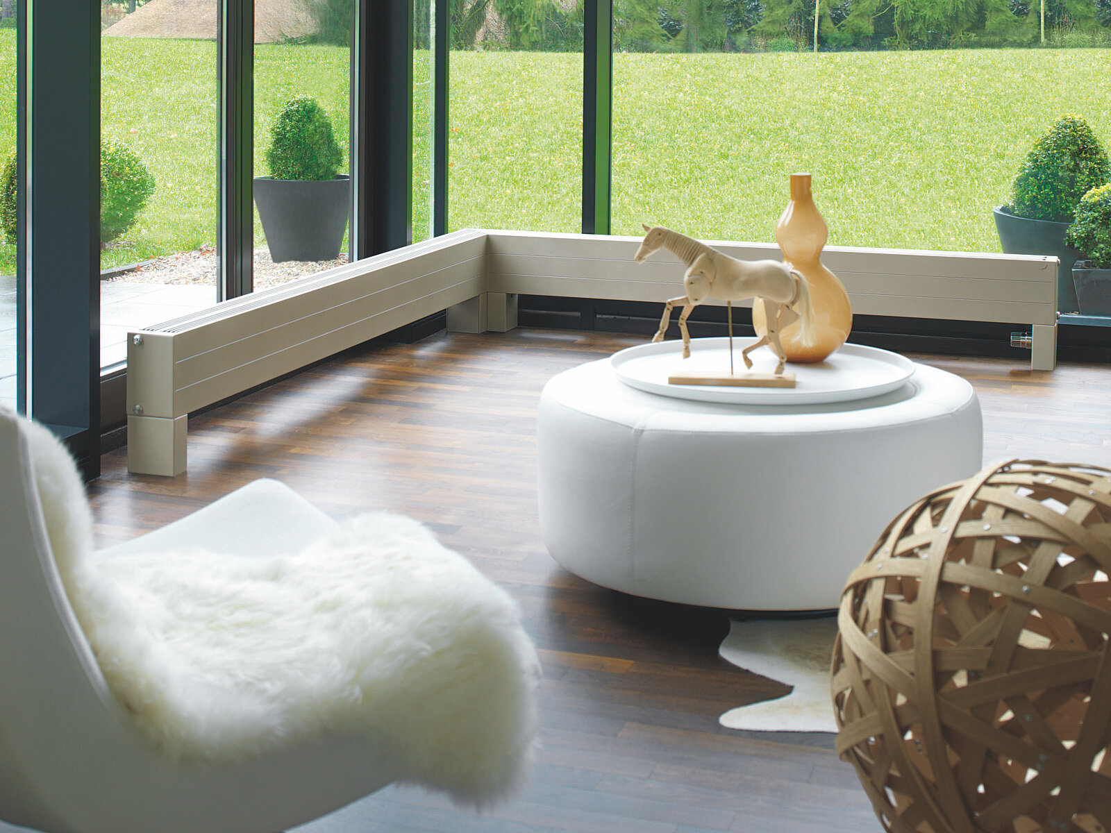 Zehnder_RAD_Radiavector-HY_cream_livingroom_print+web Rendering Zehnder Radiavector Decorative radiator Angled view
